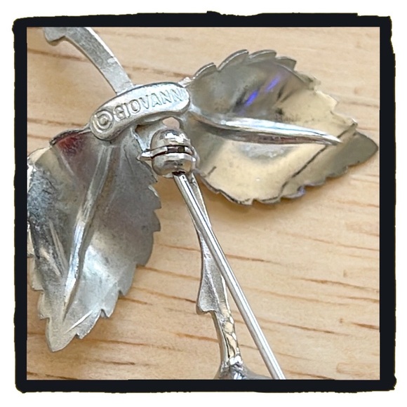 💕Beautiful Vintage Silvertone Giovanni Rose Brooch💕 - Picture 5 of 7